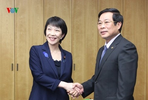 Вьетнам и Япония активизируют сотрудничество в сфере информации и коммуникаций
